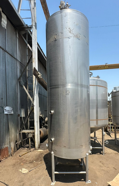 700 gallon stainless tank vertical